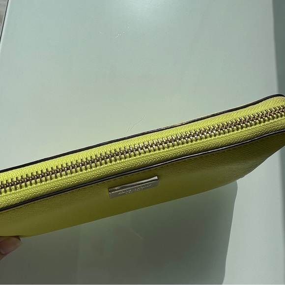 ♠️ Kate Spade leather continental wallet w/ zippered coin fluorescent yellow - Picture 9 of 12